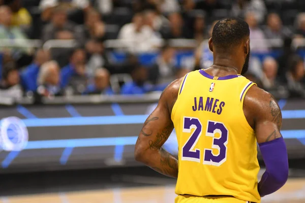 卡利亚里vs热那亚：米纳、塞巴斯蒂亚诺-埃斯波西托首发，马利诺夫斯基、洛伦佐-科隆博出战